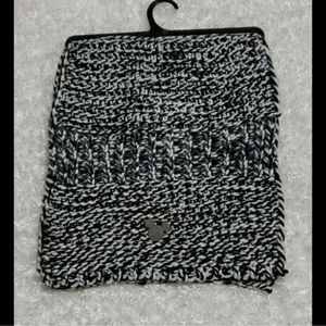 NWT AUTHENTIC MICKEY MOUSE BLK/WHITE /GRAY CABLE KNIT SCARF